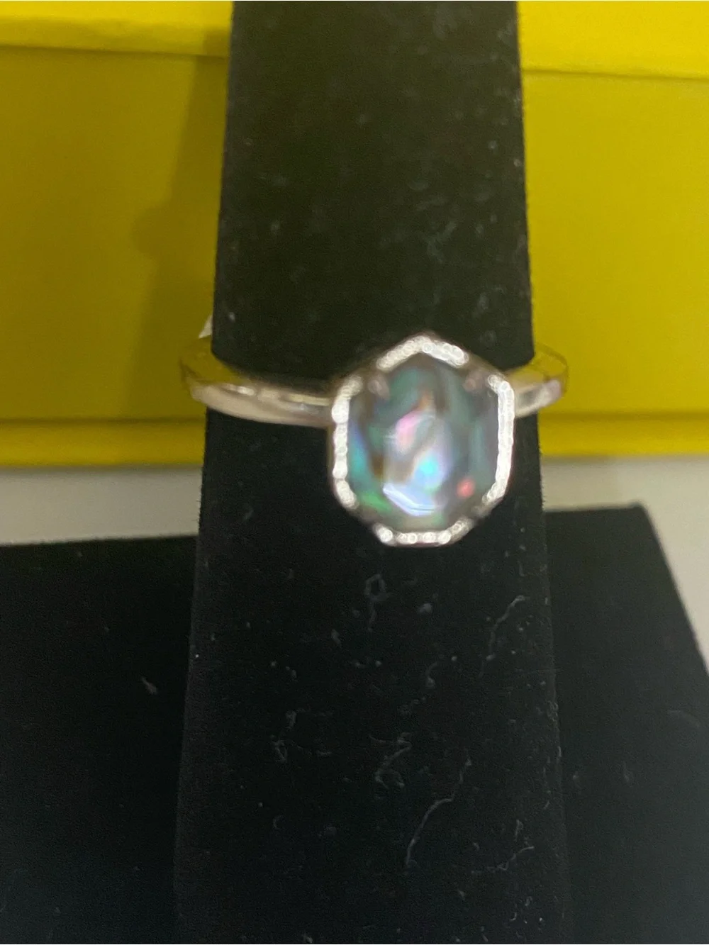 Kendra Scott Gold Tone Ring Sz 6 Iridescent Abalone Ring - Green Blue Pink Tones